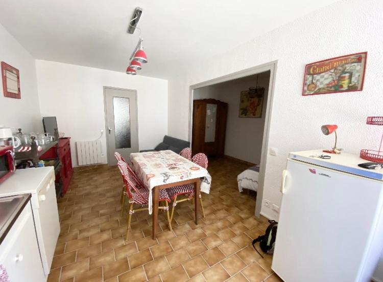 Studio En Rez-De-Chaussee Tout Equipe Jullianges エクステリア 写真